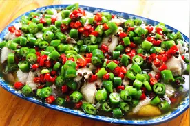 重口味的麻椒鸡，又香又麻又辣，下饭下菜又下酒