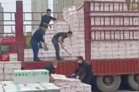 山东蔬菜送达上海！驾驶员：当地人隔着车玻璃感谢聊城视频封面
