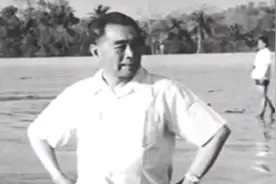 一件周总理穿过的衬衣，满身的补丁，充满回忆的气息视频封面