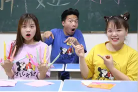 同桌爱啃手指甲，胖妞用卡纸做“超长指甲”帮助她，太方便了视频封面
