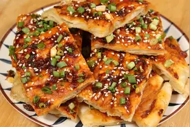 这才是酱香饼最正宗的做法，秘制酱料配方告诉你，学会后就能开店视频封面