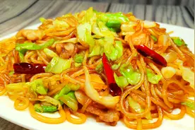圆白菜炒粉条的正确做法，粉条入味不坨不粘锅，简单好做又下饭视频封面