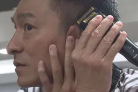 明星成名前的工作，刘德华曾是理发师自己理发干劲利落，太娴熟视频封面