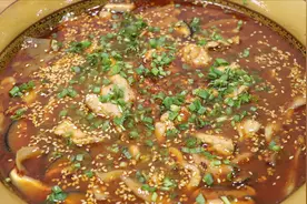 水煮肉片这样做才好吃，腌制肉片很关键，肉片嫩滑，连汤汁都喝光