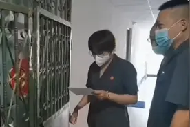 “法拍房”难以入住，原房主拒不腾退，法官上门强执丨法治进行时视频封面