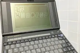 用25年前windows系统黑白屏笔记本玩纸牌是什么体验？鼠标是亮点