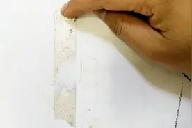 都说双面胶痕难清除！教你一招，轻松去除胶印不留痕迹，方法真棒