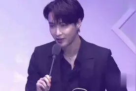 张艺兴获年度音乐制作人奖，获奖感言不忘祝师父黄磊生日快乐