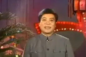 回顾1983年的赵忠祥，主持春晚说开幕辞，嗓音真好听视频封面