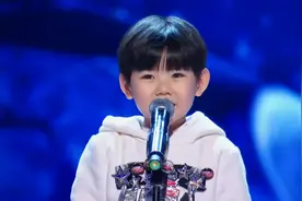 综艺：4岁小男孩一首《数星星》引全场沸腾，太可爱了！