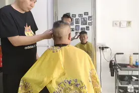 头发花白大叔，剪款超短寸头，真精神帅气