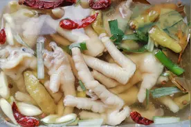 想吃泡爪别去买了，福建大姐在家简单做泡爪，味道比买的还好吃视频封面