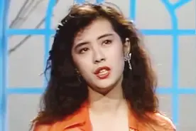 没想到演戏那么甜的女神，唱歌竟是六亲不认的气势，网友：反差萌视频封面