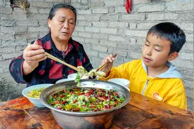 45元买了3斤鲟鱼做酸菜鱼，出锅淋上热油，酸辣美味连汤都可以喝