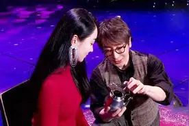 狙击手麦克：这几个近景魔术，能“超越”刘谦吗？游戏品鉴视频封面
