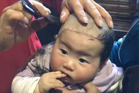 农村婆媳俩带宝宝去理发店，花50元剃光头，宝宝不哭不闹真懂事视频封面