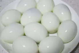 鸡蛋煮熟后，可以放几天不会坏？常温下1天，冰箱里最多3到5天视频封面