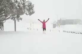 40度到0度！澳洲突遭“夏雪” 两周内大降温视频封面