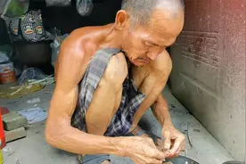 买的烤鸭大爷不舍得吃，看大爷是怎么处理的，这样保存的时间长视频封面