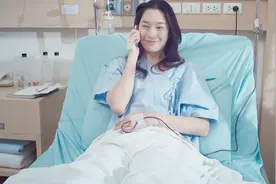 善良的小姐姐得了重病也不忘打电话关心男友的工作，好感动