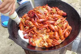 炒菜必须最后放味精？厨师长告诉你，什么时候放味精更健康视频封面