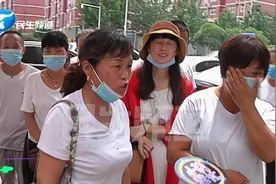 孩子面临小升初，如今报名的学校竟不接收，家长心急如焚……视频封面
