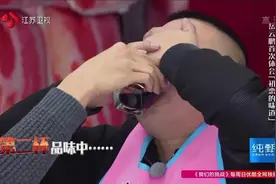 我们的挑战：把眼睛闭上，鼻子捏住，竟尝不出雪碧和可乐的味道！