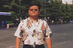 25岁男子长相成熟常被误认为42岁：同龄人见了都想叫声叔视频封面