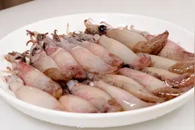 小鱿鱼原汁原味做法，不加一滴油加水烧雪菜，出来的味道透骨新鲜