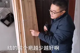 吊顶用非要用轻钢龙骨吗？木龙骨怎么选？如何分辨？视频封面