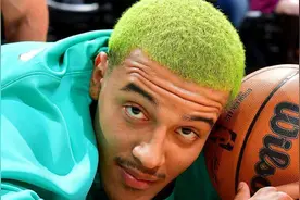 发动物视频内涵詹姆斯？独创单手罚球的怪异少年