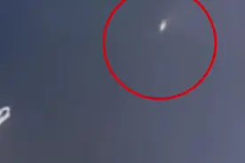 网传甘肃一地现火球状不明飞行物：夜空都被照亮视频封面