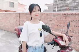 打工妹连电动车都不会骑，学了一上午没学会，是太难还是她太笨视频封面