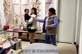 农村外甥女周岁生日，姥姥见面提前给500块红包，女儿心疼了视频封面