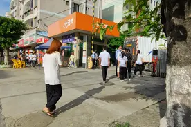 实拍：东莞小天才员工上班的场景，电子厂女孩多，找老婆比较容易视频封面