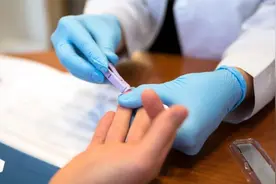 错把艾滋病当皮肤病？身体若有4种变化，或是艾滋病发出的信号视频封面