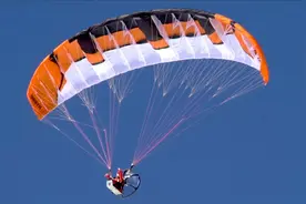 改装远程遥控动力滑翔系统配上滑翔伞材料，这样创意滑翔太有趣了视频封面