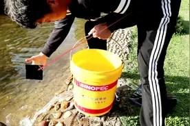 开箱测评美国强力胶布，往漏水口一贴，水就止住了视频封面