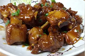 难怪饭店做的排骨这么好吃，原来做法技巧这么简单，看了就能学会视频封面