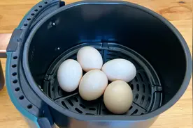 空气炸锅烤鸡蛋神仙做法，比水煮简单比茶叶蛋好吃，强力推荐试试视频封面