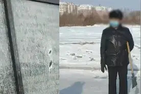 老人无法扫码乘公交被拒载，一怒之下将车窗砸大洞 涉事公司回应视频封面