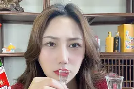 红星二锅头系列，哪一款性价比最高？酒妹：多花10几块钱也值了视频封面