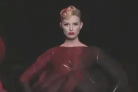 欧美时装秀第九期：模特一袭红装，尽显女人的妩媚妖娆与婀娜多姿视频封面