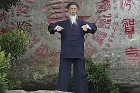 道家养生运动《八部长寿功》第八部：鱼沉海底寿命长视频封面