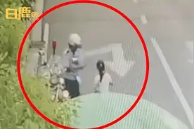 奶奶接娃带走书包忘了带孙女 妈妈：怎么还有这种事？视频封面