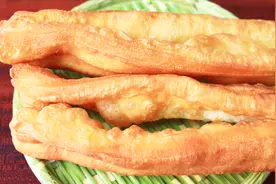 家里的剩油条千万别扔，简单一做，比肉都好吃，老公3分钟吃一盘