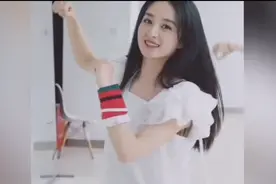赵丽颖跳女团舞时，王一博眼睛都直了，谁能想颖宝跳舞也这么好呢视频封面