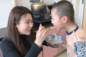 蓉儿教你自制家庭版奶茶，煮出来奶香浓郁，喝一杯下肚真是美滋滋