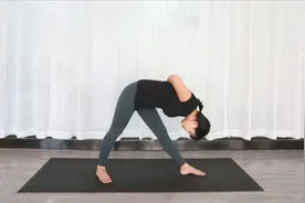 无论驼背多少年，1个动作，专克“驼背”，拯救不良体态