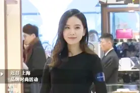 刘诗诗出席时尚活动，黑色上衣搭配蓝色半身裙，沉稳大气视频封面